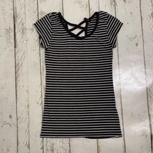 Striped shirt with small opening and cute straps